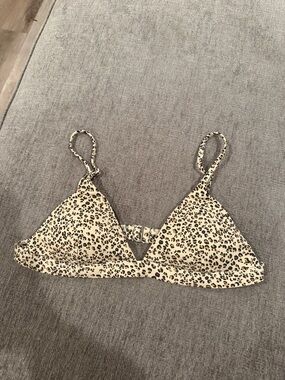 PrettyLittleThing Triangle Bikini top with Leopard Trim